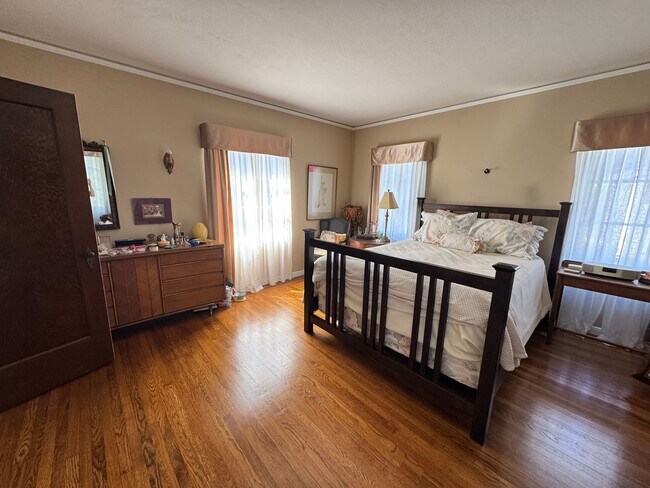 Building Photo - Spacious Spanish-Styled 3Bed/2Bath SFH For Rent in the Desirable City of Alameda, Ca!!!