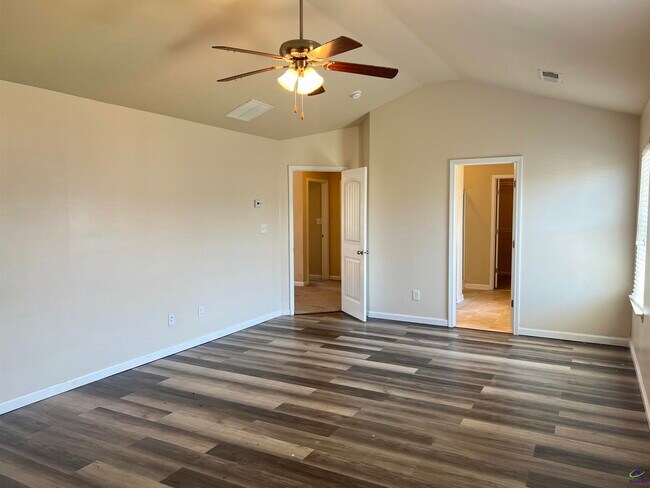 Building Photo - 807 Citrona Dr