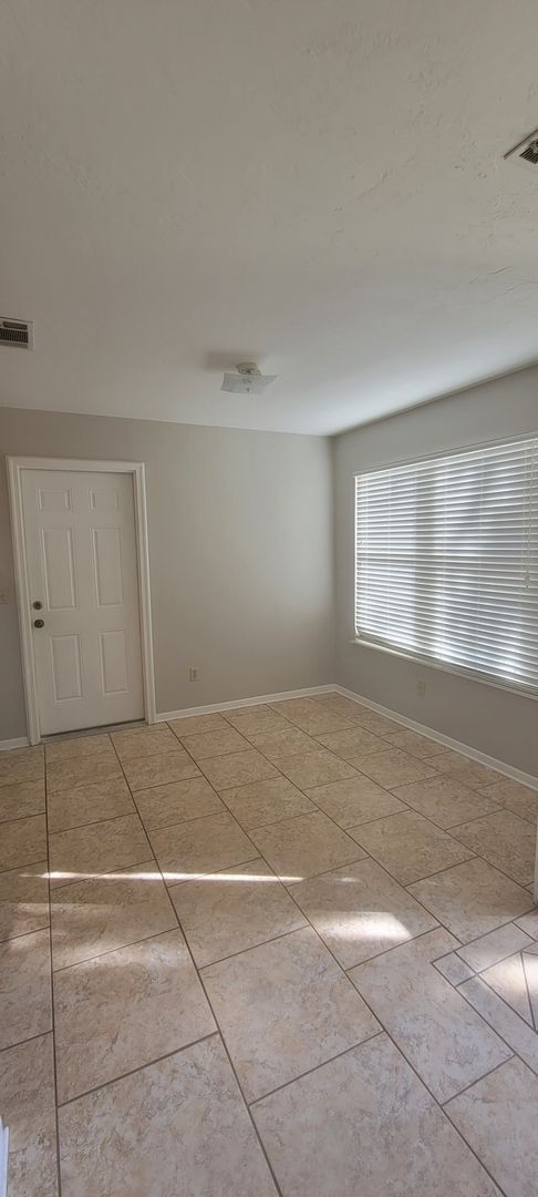 Building Photo - 2/1.5 Pine Meadows Home