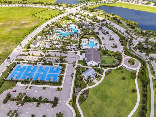 Building Photo - 5320 St Armands Way