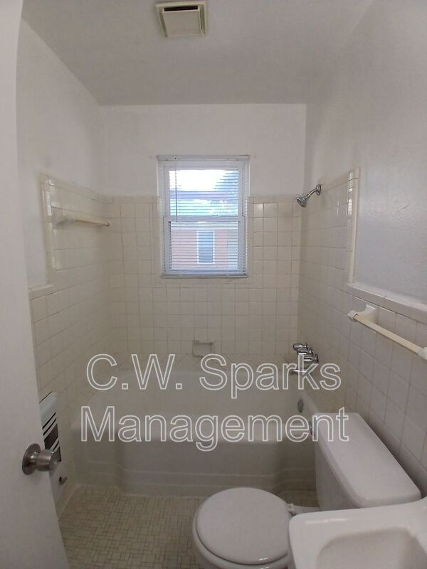 Building Photo - 3019 Avon St