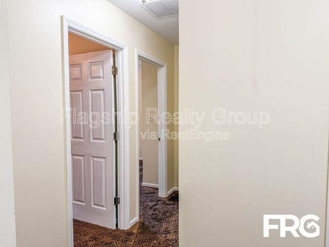 Building Photo - 105 Chesterfield Ct