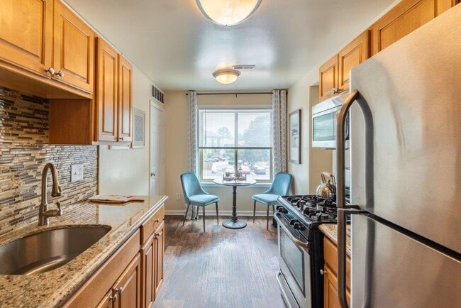 Building Photo - Chesapeake Glen Apartment Homes