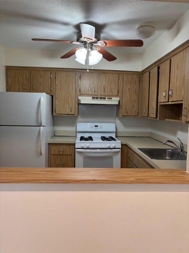 Building Photo - 13 N Rockland Ave