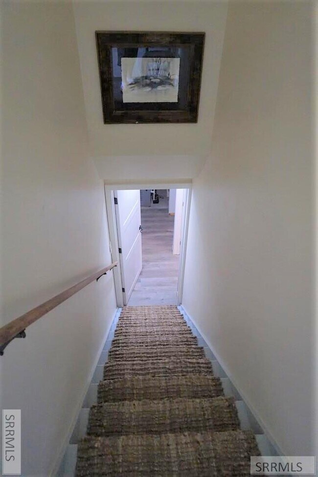 Building Photo - 613 Sykes Dr