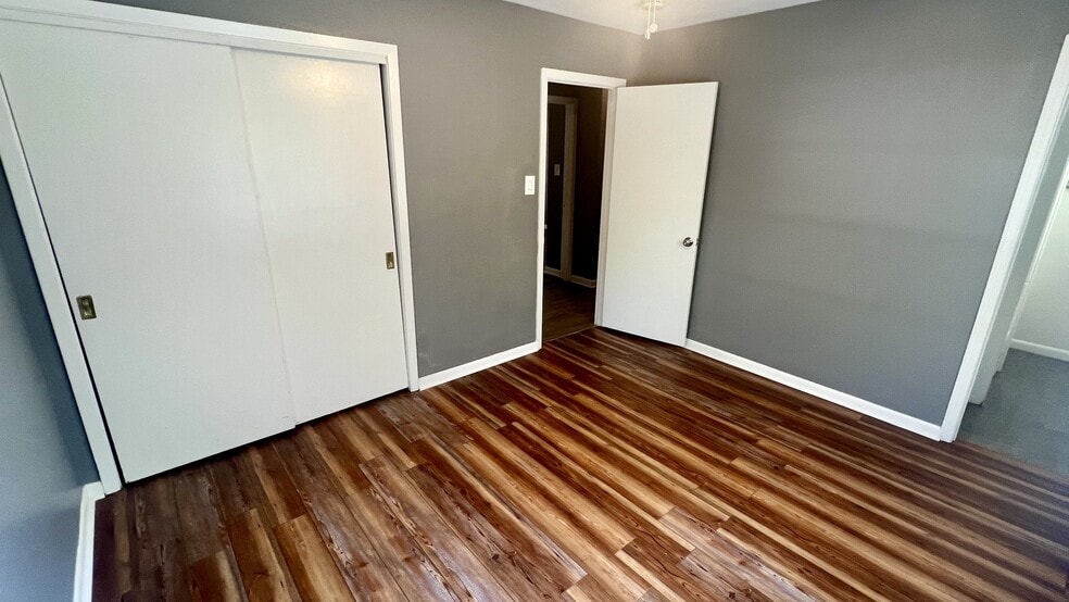 Building Photo - 281 Cardinal Dr