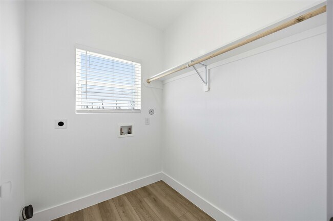 Building Photo - 801 E 32nd 1/2 St