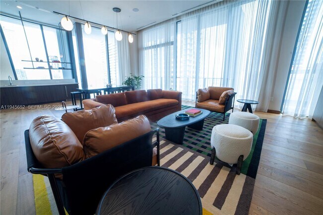 Building Photo - 11 NE 6th St