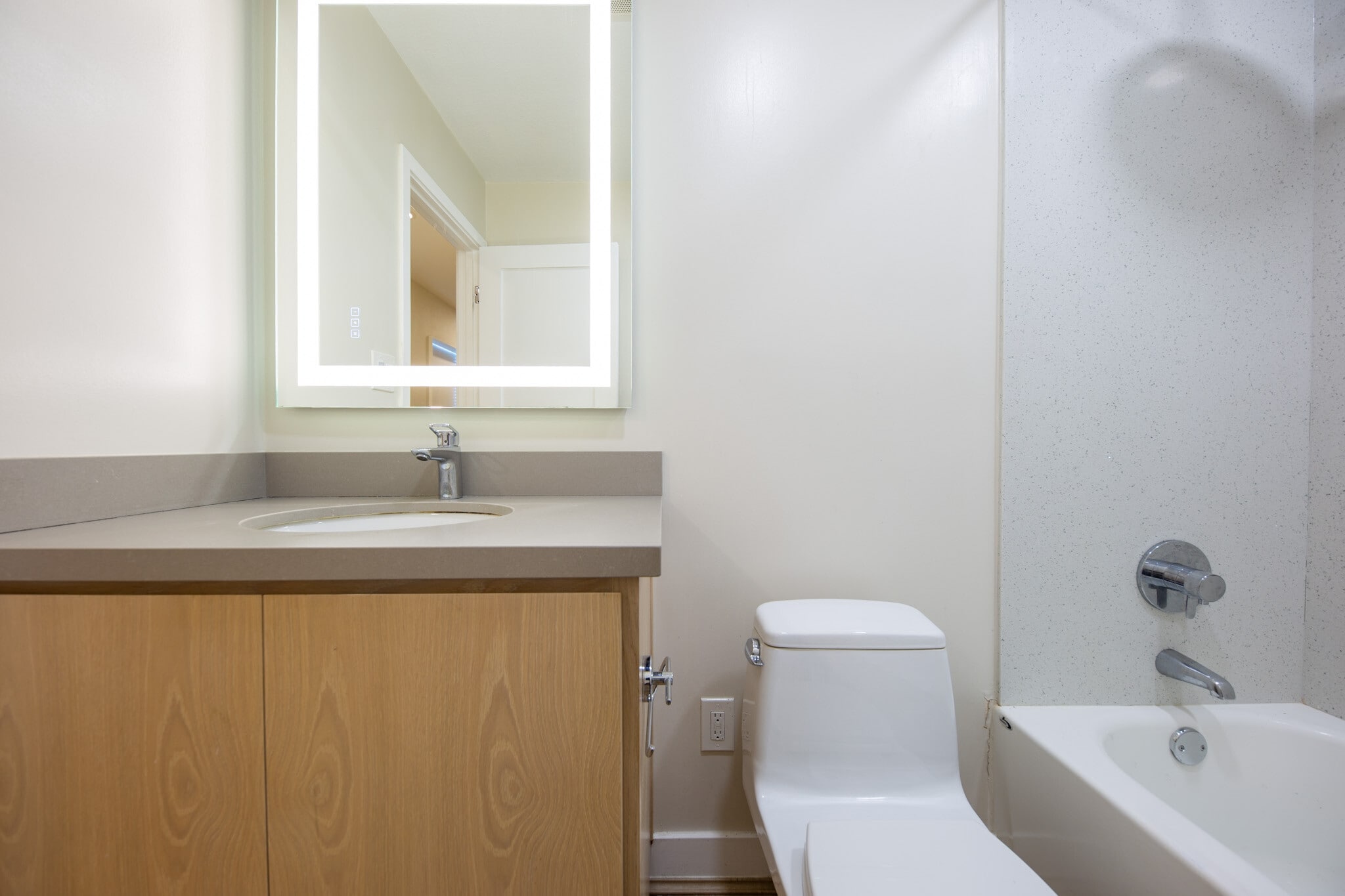 Building Photo - 3320 Judah St