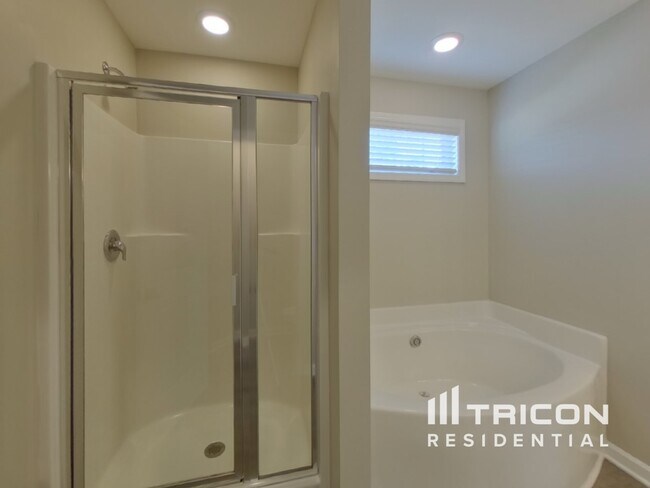 Building Photo - 211 Savannah Hills Dr