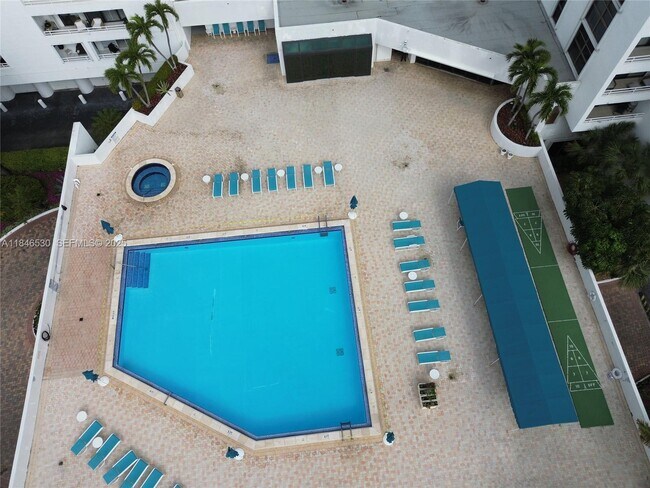 Building Photo - 20225 NE 34th Ct