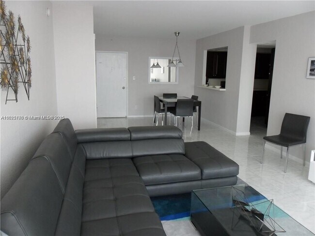 Building Photo - 5600 Collins Ave