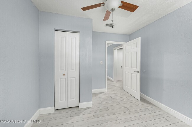 Building Photo - 719 6th St