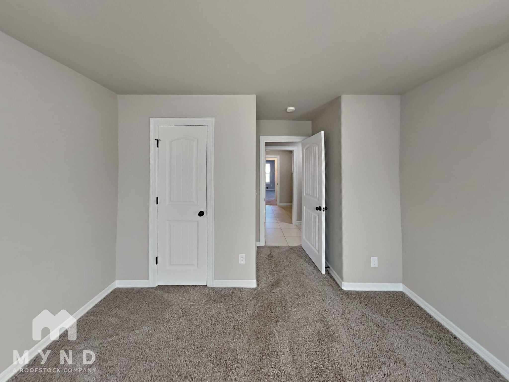 Building Photo - 3312 E Gillette St