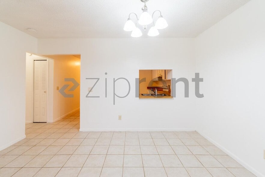 Building Photo - Unit