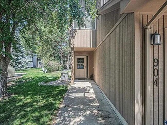 Building Photo - Charming 3-Bedroom Twin Home — 904?E?Jane?...
