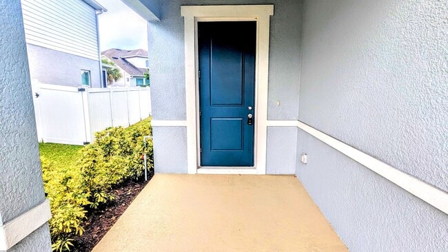 Building Photo - Annual UNfurnished NEW 4/ 2 1/2 home off S...