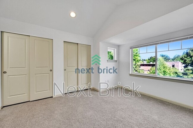 Building Photo - 5971 Rainier Ave S