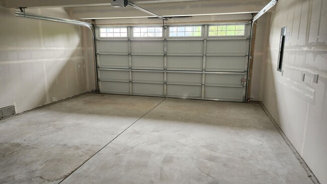 Building Photo - 3 Bedroom, 2.5 Bathroom + DEN in Yelm Cree...