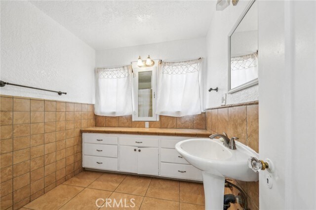 Building Photo - 3098 N Arrowhead Ave