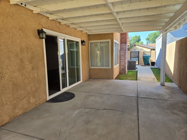 Building Photo - IMMACULATE 4 BEDROOM COMPLETELY REMODELED