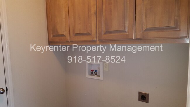 Building Photo - Claremore | 3 Bed | 2 Bath | Large Backyard