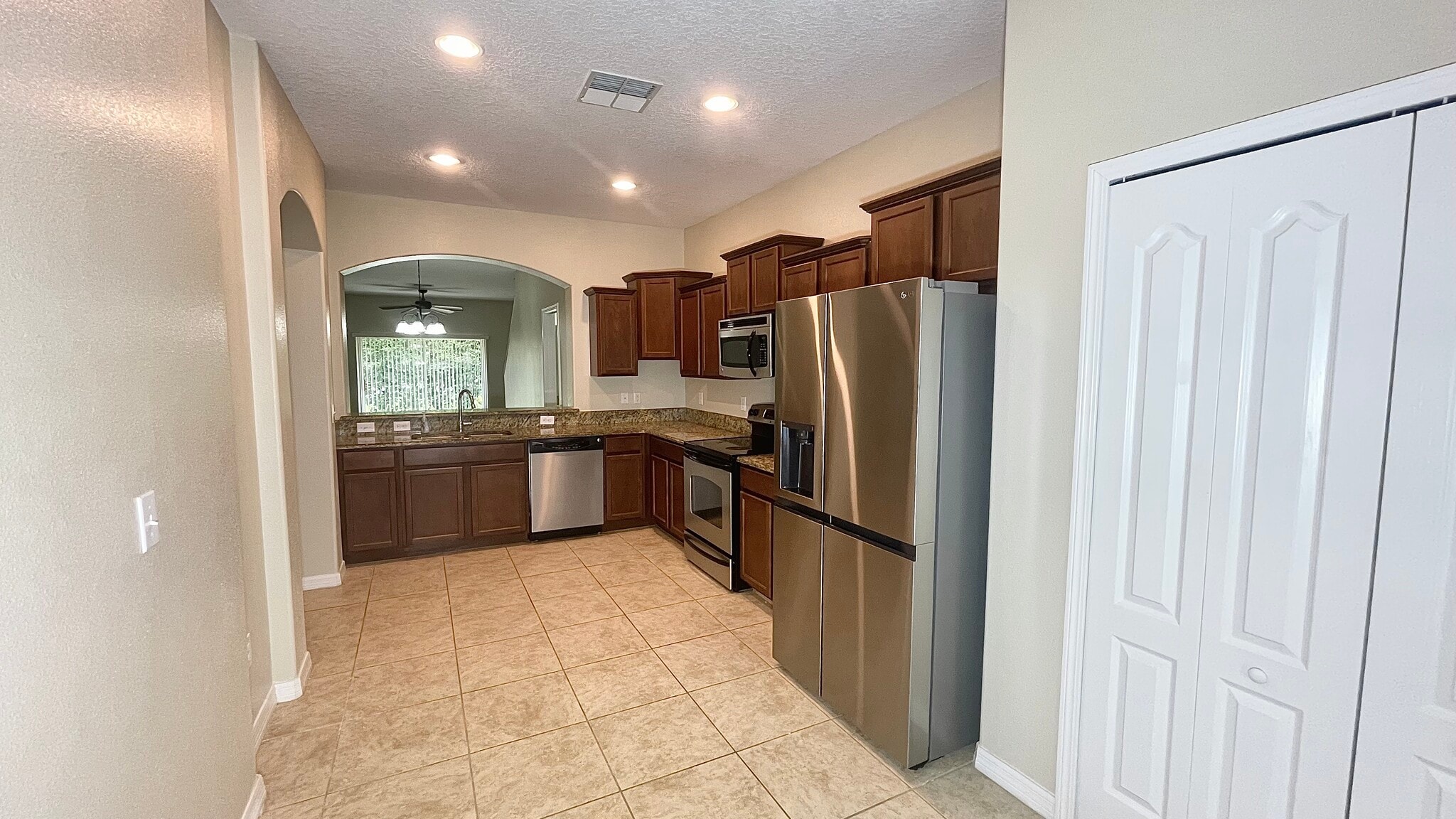 Building Photo - 4167 Shade Tree Ln