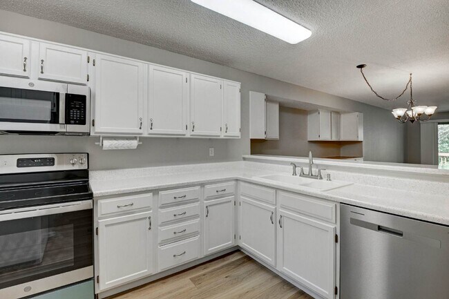 Building Photo - $2,025 - 2 Bed, 2.5 Bath Unit in Lakewood with In-Unit Laundry!