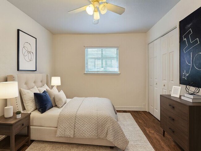 Building Photo - 4BR SFR • Fireplace • 2-Car Garage • Dallas 75249