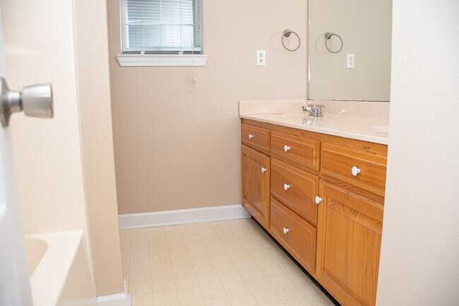 Building Photo - 522 Risen Star Dr