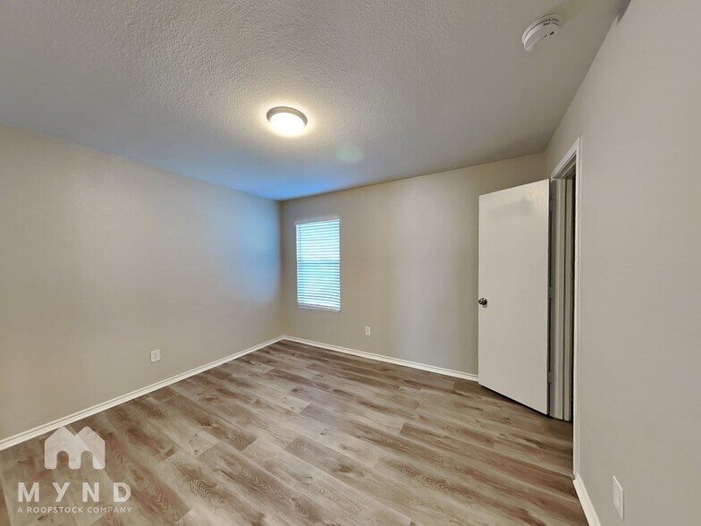 Building Photo - 1157 Boxwood Dr