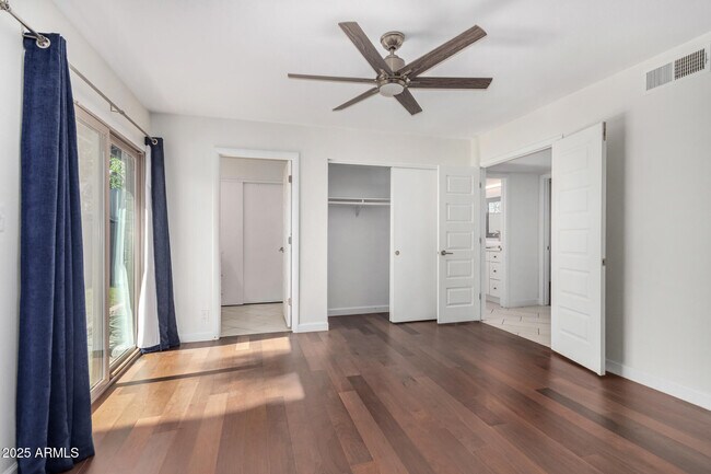 Building Photo - 9245 E Laurel Ln