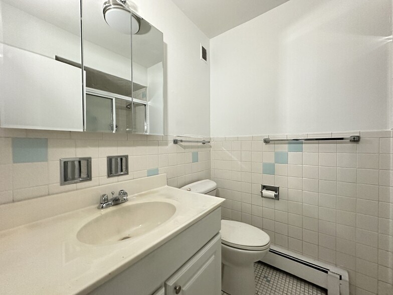 Building Photo - 8644 Skokie Blvd