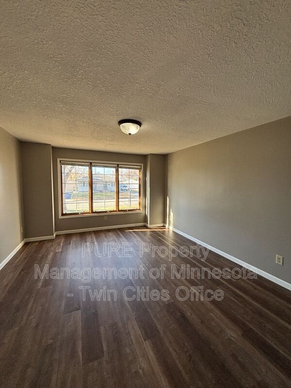 Building Photo - 645 Sullivan Dr NE