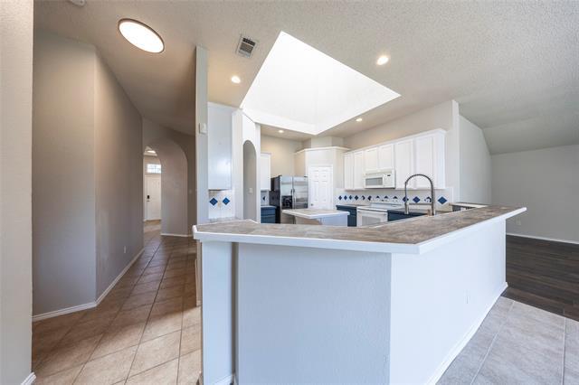 Building Photo - 10403 Joy Dr
