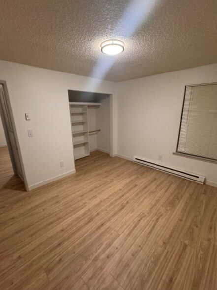 Building Photo - 297 Main St W