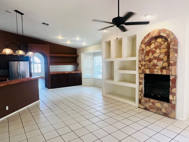 Building Photo - Captivating 4 bedroom, 2 bath home in Santa Teresa, NM!