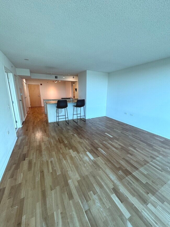 Building Photo - 9725 Woods Dr