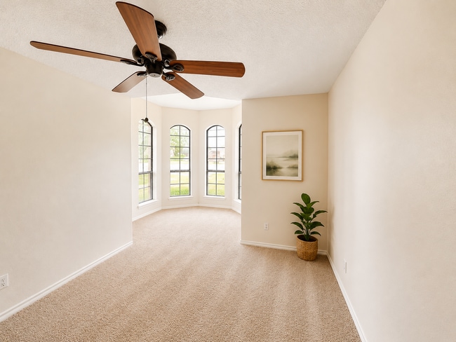 Building Photo - 698 Buttercup Dr