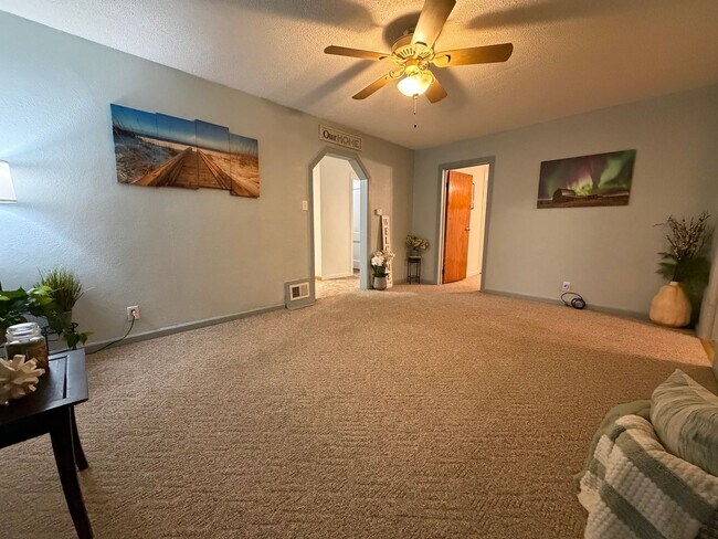 Building Photo - 3 bed, 1 bath home in Evansdale.