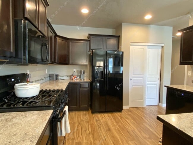 Building Photo - **UNFURNISHED**Beautiful Single-Level 3BR -2BA Home Near Redmond’s Upcoming Recreation Center