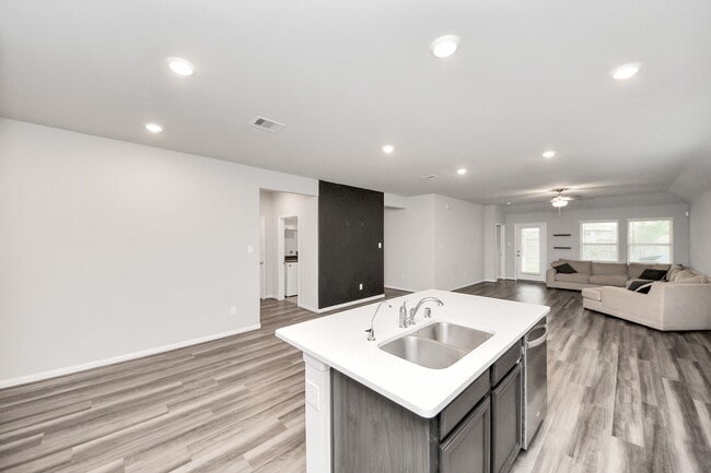 Building Photo - 518 Ellwood Terrace Ln