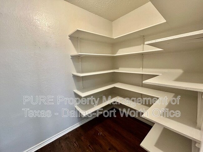 Building Photo - 2303 Bantry Ln