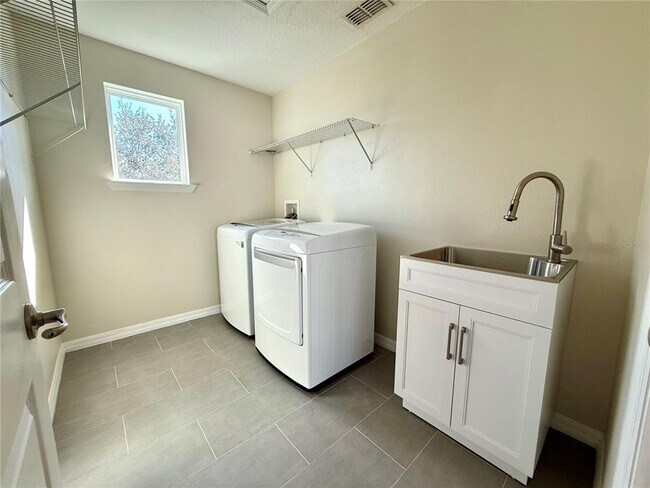 Building Photo - 6060 Roseate Spoonbill Dr