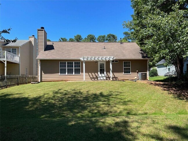 Building Photo - 2717 Lake Park Ridge E