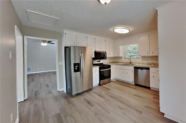 Building Photo - 979 Tyrell Dr