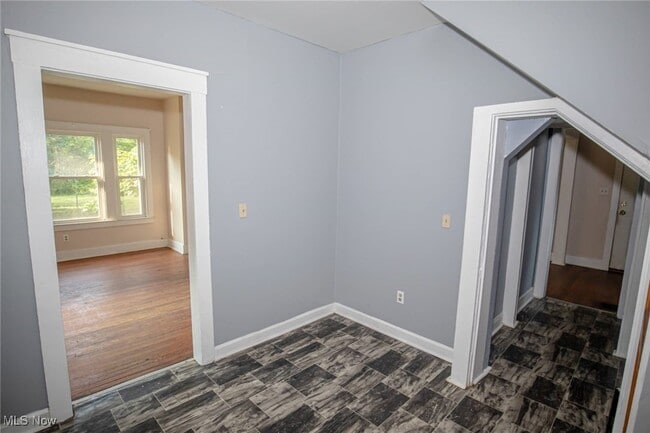Building Photo - 276 Wildwood Ave