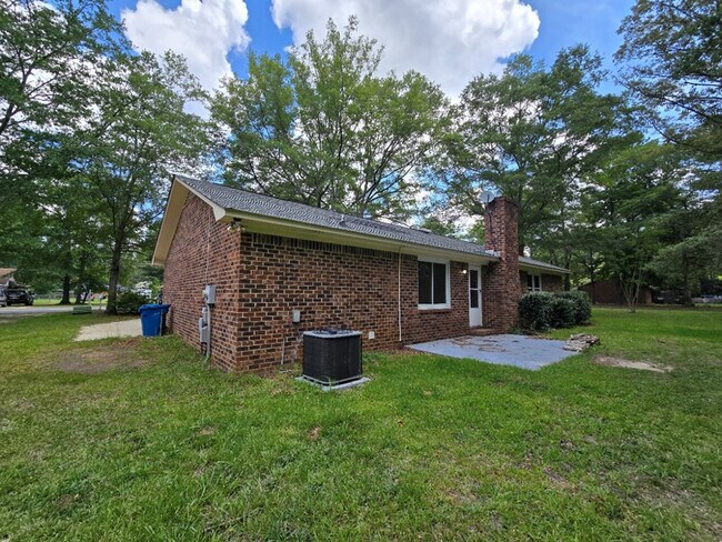Building Photo - 1520 Crowndale Dr
