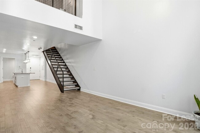 Building Photo - 701 Royal Ct