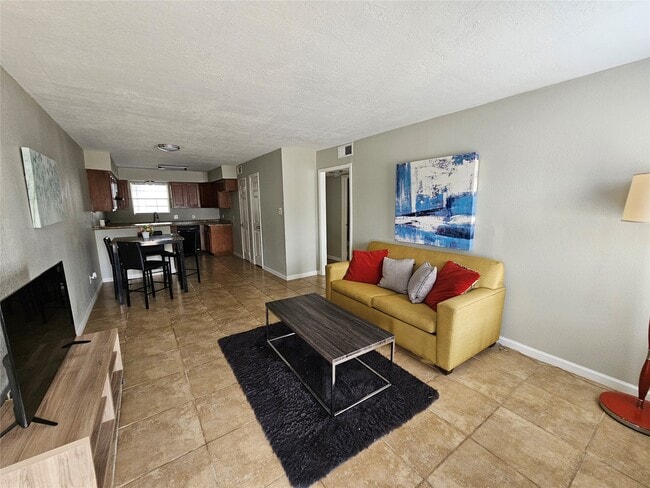Building Photo - 1502 Oleander